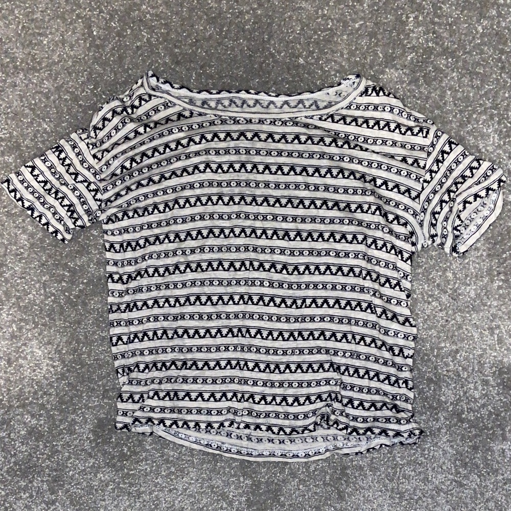 Stylish Black and White Patterned Women's Crop Top